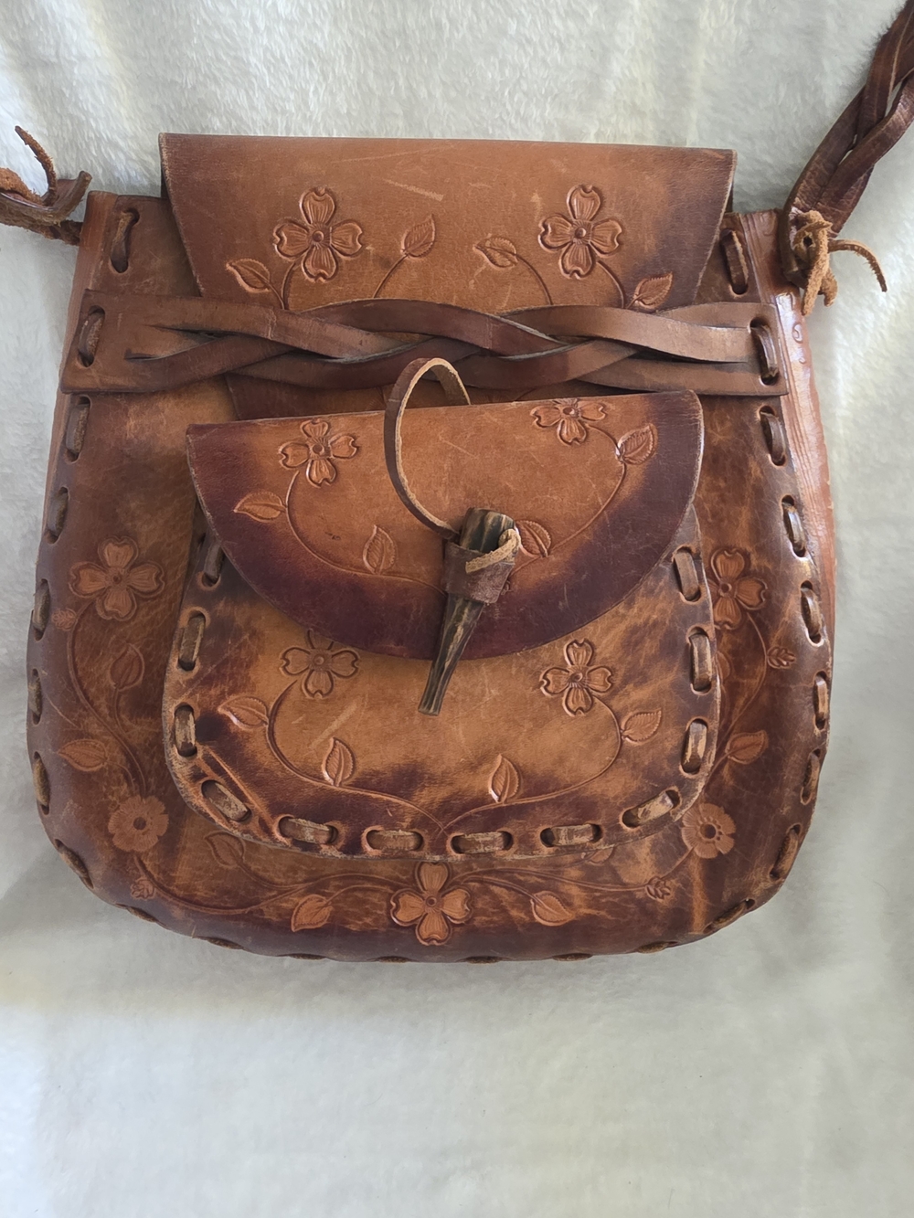 Vintage 70s Hand Tooled Leather Shoulder Bag - Floral Boho Hippie Saddle Bag
